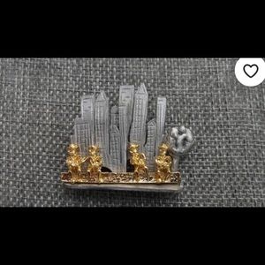 Ultracraft skyline and construction workers